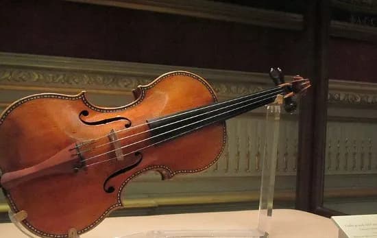 Płyta wierzchnia skrzypiec: poznaj najważniejszą część tego instrumentu