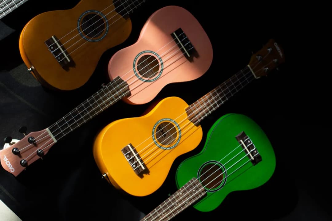 Ukulele czy gitara: co wybrać na początek? Porównanie dla amatorów