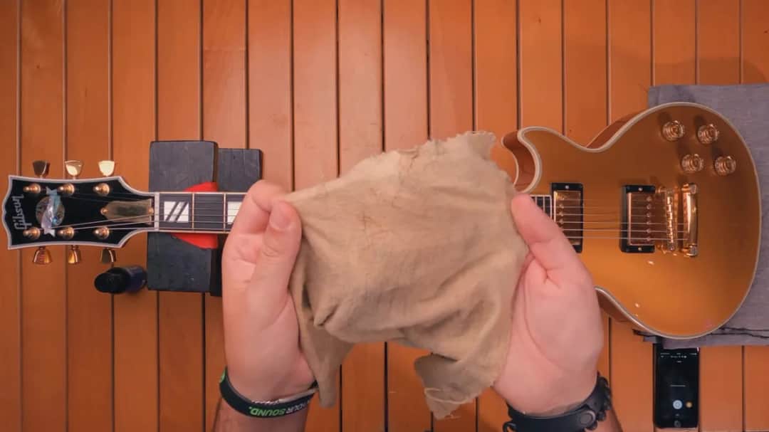 Jak skutecznie czyścić struny gitary: najlepsze metody i wskazówki