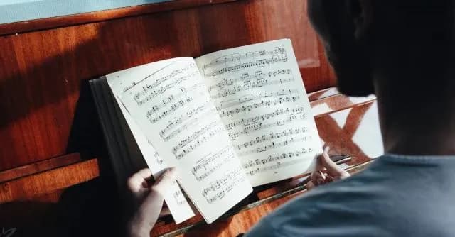 Co to jest polifonia? Poznaj fascynujący świat muzyki wielogłosowej