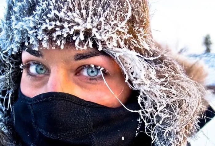 Lodowate spojrzenie: znaczenie i wpływ na relacje międzyludzkie