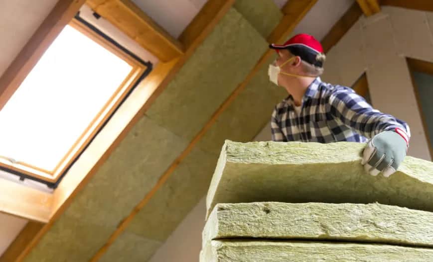 Na skos: znaczenie, poprawne użycie i ciekawe zastosowania