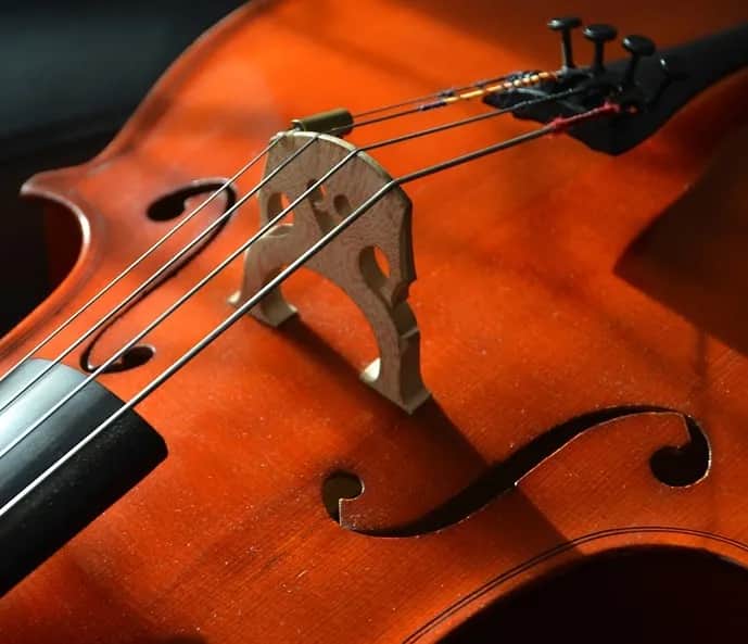 Kompletna wiedza: ile strun mają skrzypce i jak się je stroi - poradnik